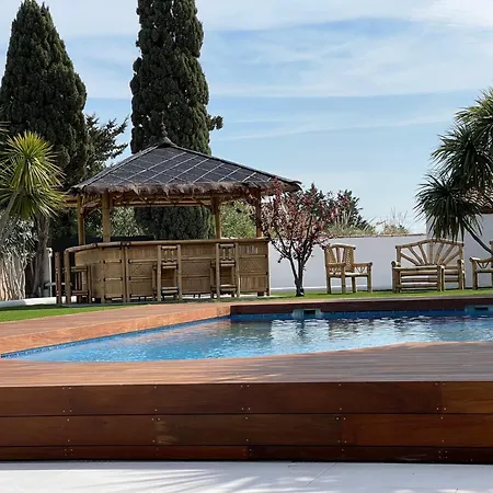 Bali De Standing, 8 Couchages A 5 Min D'arles *