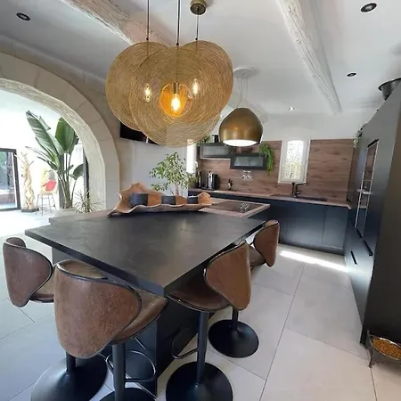 Villa Bali De Standing, 8 Couchages A 5 Min D'arles Arles