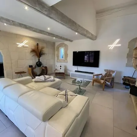 Villa Bali De Standing, 8 Couchages A 5 Min D'arles Arles