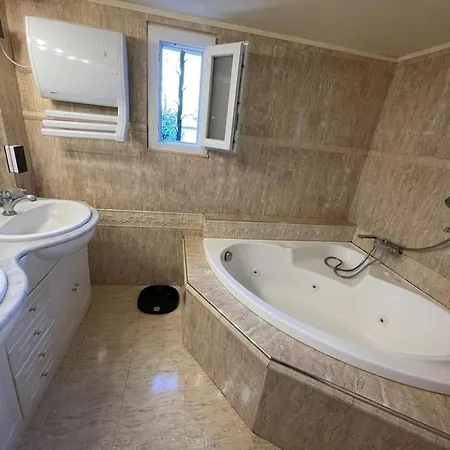 Villa Bali De Standing, 8 Couchages A 5 Min D'arles *